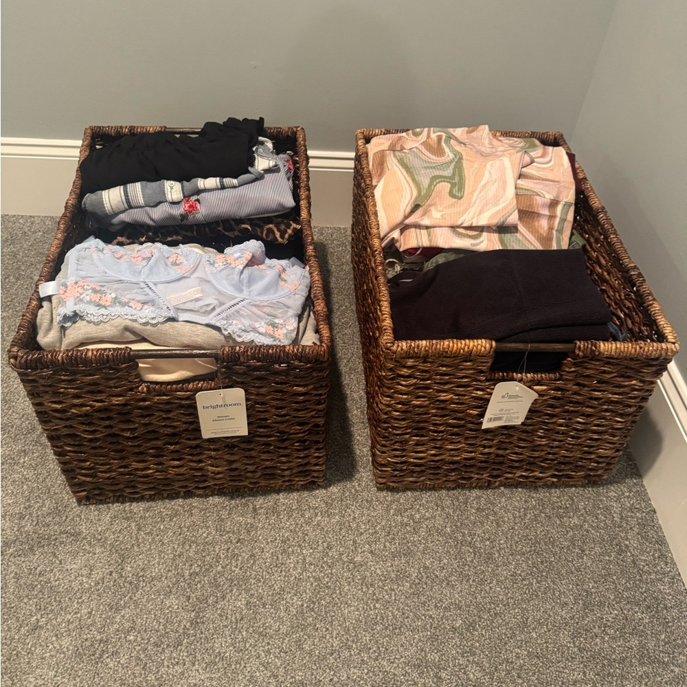HUGE BUNDLE OF WOMEN CLOTHES